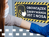 Maseczki w windach i na klatkach schodowych